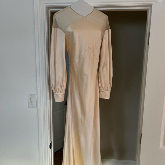 THE OWN STUDIO Wedding Dress - Picture 4 of 16